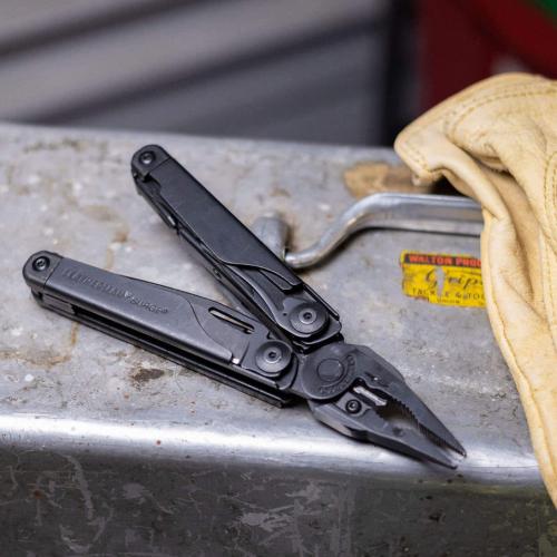 Мультиинструмент Leatherman® "Surge® Black" (нейлоновый чехол), 831334