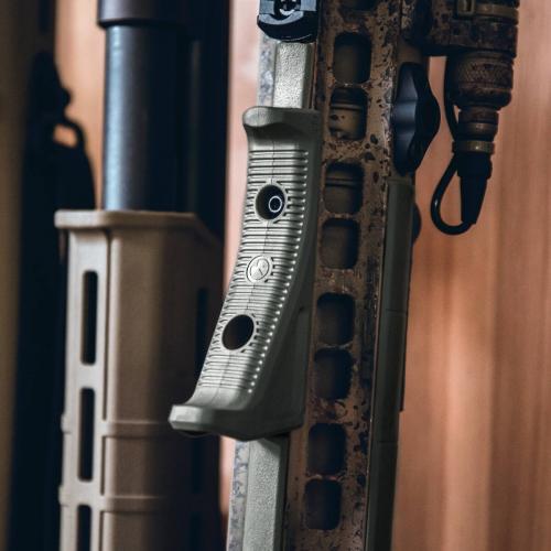 Рукоятка переноса огня Magpul® "M-LOK® AFG® - Angled Fore Grip", MAG598-ODG - Prof1group Рукоятка переноса огня Magpul® "M-LOK® AFG® - Angled Fore Grip", MAG598-ODG