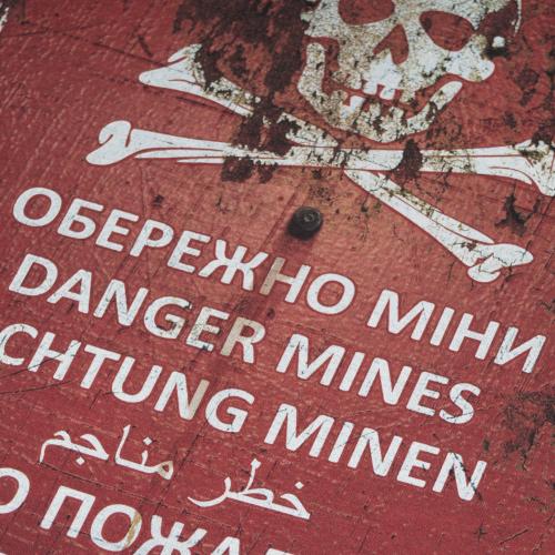 Футболка c рисунком "Dangerous Mines", UA281-29891-GM-DNG
