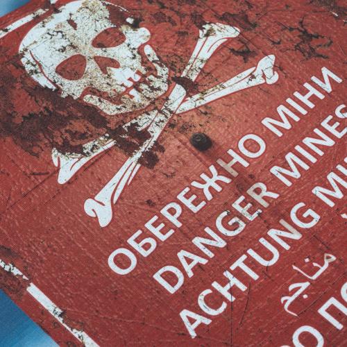 Футболка з малюнком "Dangerous Mines", UA281-29891-FG-DNG - Prof1group Футболка з малюнком "Dangerous Mines", UA281-29891-FG-DNG